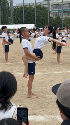 【画像】昭和の体育祭「はーい親御さんの前で駅弁ファックのポーズ披露して！」←これが許された理由