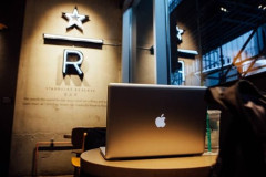 【悲報】ネット民さん「カフェや図書館で勉強や仕事してる奴が許せない」←これ