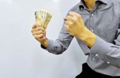 【夫婦】夫が子どもの貯金をギャンブルに使い込んでいた