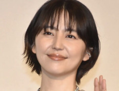 【画像】長澤まさみの横乳、ボルダリングみたいになるwwwww