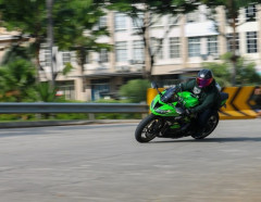 バイクでスポーツカーぶち抜いてやりたいんやけど、何cc必要？