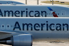 【米国】ユナイテッド航空CEO、プライベートでアメリカン航空ファーストクラスに搭乗で話題に