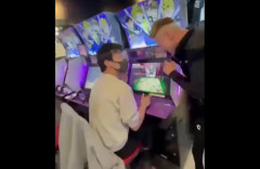 日本のヤンキーがおとなしそうな男性を怒らせてボコボコにされる動画が話題にｗ　海外の反応。