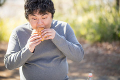 【画像あり】大食いしまくったフードファイターの後遺症、ついに明かされ始める･･･！！