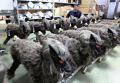 【クマ対策】「モンスターウルフ」製造大忙し…工事現場なみ大音量・大光量でクマ威嚇、注文３倍に