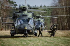 ドイツ海兵大隊、陸海軍のヘリコプター部隊と共同訓練を実施！