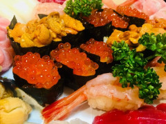 高級寿司店「最後にウニ食べますか？」夫婦「大好き！食べる！」 → 会計の際、1貫7000円だということを知る ← これってどうなの？