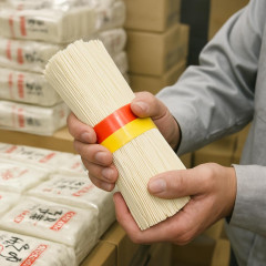 マルタイ「棒ラーメン」を束ねる色付きテープが入手困難、ナフサ不足で…「生産が止まらないよう努力」   |  色付きテープは無色でええやろ  |  カスゴミが
