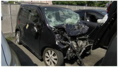 【悲報】右直事故でヴェルファイアと衝突した軽自動車さん、車体の壊れ方が違いすぎる