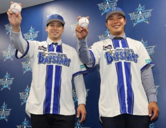 DeNA尾形、井上が入団会見　横浜のイメージは「中華街でタンパク質補給」「赤レンガ倉庫」