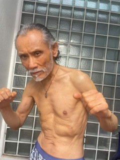【驚愕】片岡鶴太郎　極限まで体脂肪を削ぎ落した“筋肉ボディ”を披露「71歳!　菜食」驚きの声多数
