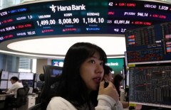 韓国人「サムスン電子がマイナス5.91％の直滑降！KOSPIが8000突破直後に急落！ソウルの取引所に動揺が広がる」→「サイドカーが発動‥」