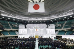 【悲報】高市サナ｢天皇は余計なこと喋るな！！！｣天皇陛下｢わかりました…｣式典で天皇陛下のおことばなしの理由発覚…