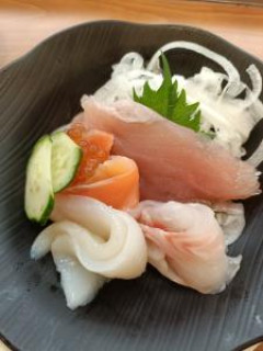 くら寿司の500円の刺身盛りがこちら