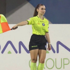 【画像】イタリアの見せたがり女サッカー審判さん、調子に乗ってヱチヱチ水着グラビアを出してしまう