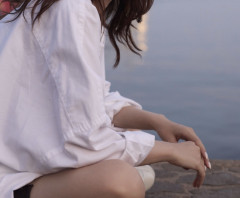 【朗報】この水着美人に「好きに触っていいよ」と言われたらどうする？