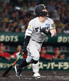 阪神・佐藤輝明にメジャーがラブコール　フィリーズGMら5人態勢で試合前練習から“超異例視察”