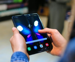 【悲報】日本では人気ゼロの折りたたみスマホ、海外では富の象徴になる…