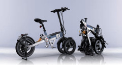バイク業界激震！トヨタが初の電動バイクを公開
