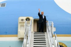 「中国で受け取ったものは全て廃棄せよ」…トランプ訪中団、帰国の大統領専用機でセキュリティー徹底！