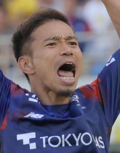 【悲報】長友佑都さん(39)、W杯日本代表に5大会連続で選ばれて泣いてしまうｗｗｗｗｗｗｗｗｗｗ