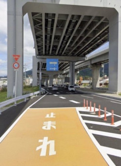 【悲報】これウインカーどっちに出すんや