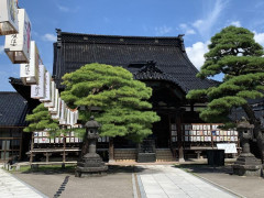 【日本悲報】室町時代1453年から続く寺が全焼燃えてしまう 日本の神社と養豚場の火災が爆増