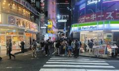 【動画】渋谷の路上で男同士の喧嘩が勃発するも、戦い方がなんかおかしい