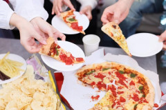 【唖然】お笑い芸人さん、バイトテロ批判民に「お前らに関係ないだろ、普段ピザーラも注文してないくせに！」⇒ (※画像あり)