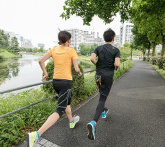 【謎】皇居前ランナーさん、わざわざ電車に乗って皇居前集合して走り始めていた