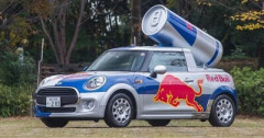 【悲報】RedBullを載せたトラック、事故ってしまうWW