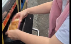 外国人が“あの食べ物”をゴミ箱に捨てる動画、大炎上