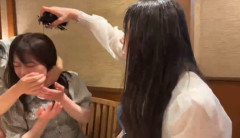 女性配信者さん、飲食店で醤油を直飲み＆仲間の頭にかけるなどの迷惑行為をしまくって終わる・・・