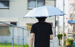 【悲報】日傘男子、出没し始める
