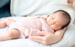 【悲報】生後7ヶ月の赤ちゃんさん、ガチで人生ハードモードに突入してしまう・・・・・・・・・