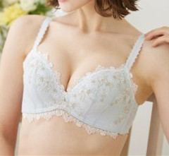 ワイ君、部屋に「Ｈカップ」を飾ると元気が出る事に気づく✨