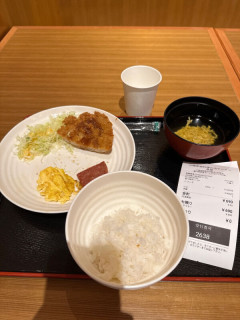 【沖縄】那覇空港にある「ケンミン食堂」とかいう店、コスパがあまりにも良すぎる