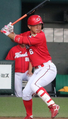 広島の梵英心（2010）.306 13本 56打点 43盗塁 出塁率.368 OPS.815 WAR3.8
