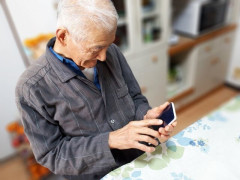 「長話に付き合ってくれる」「1人暮らしの寂しさが紛れる」AIが中高年の癒やしに