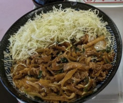 【画像】トラックの運転手が御用達食堂のランチ、レベチすぎるwwwwwww