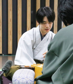 【衝撃】藤井聡太さん、名人戦をストレート4-0で4連覇達成　永世名人まであと1期ｗｗｗｗｗｗｗｗｗｗ
