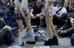 【闇深】コスプレ撮影会、ミニスカに手を突っ込んで撮影しまくる→ローアングラーだらけで人間として終わる