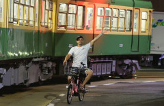 【悲報】撮り鉄をブチギレさせた「江ノ電自転車ニキ」の店、人気なのに今月で閉店へ⋯