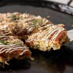 お好み焼き屋にて→観光客「お箸ください」　広島ワイ＆彼女「ブッｗｗｗｗｗｗｗｗｗｗｗ」