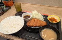 【画像】「とんかつ 松のや」、これが550円で食べられるのヤバい