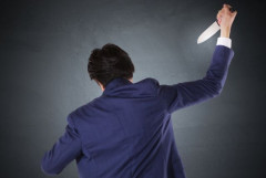 「いい加減な仕事にカッとした」給湯室から持ち出した包丁で部下の頭を切り付けた男を逮捕