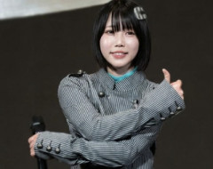 あのちゃん、超ミニ丈から「お肉がついた太もも」が見えてしまう