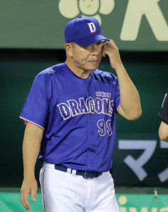 【悲報】中日井上監督のカリステ34歳(.207)二死満塁の場面に大島の代打で登場し凡退