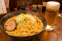 味噌ラーメンって店で食うと美味いのにインスタントだとイマイチなのなぜな～ぜ？