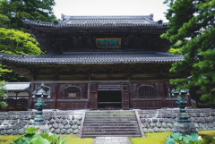 永平寺修行僧(26)、寺に修行体験に訪れていた女子高生の尻を触りまくる